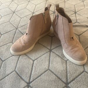 Chic Perforated Wedge Ankle Boots - Pink